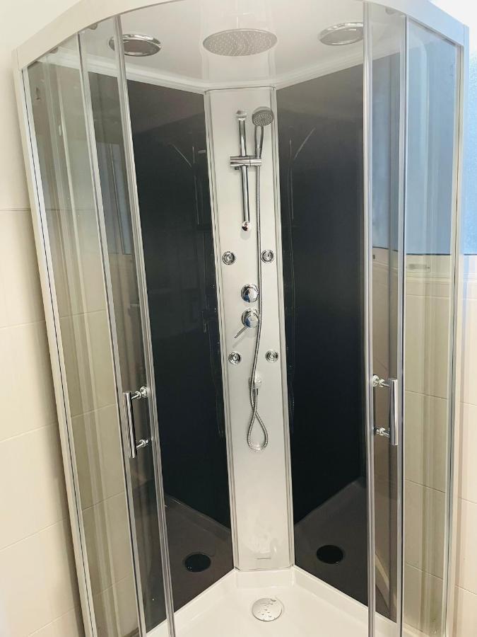 Charmant Appartement De Coeur De Ville - 2 Chambres Lits Queen Size - Netflix - Wifi Cherbourg-en-Cotentin Buitenkant foto